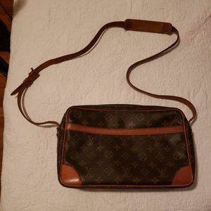 Vintage LV crossbody Trocadero